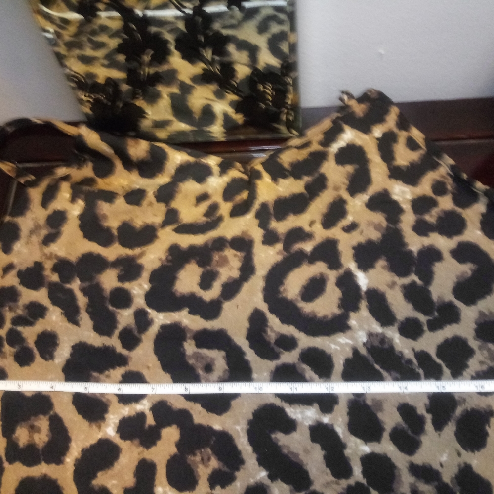🇺🇸 3/$30 Leopard V Neck Blouse - Picture 9 of 9